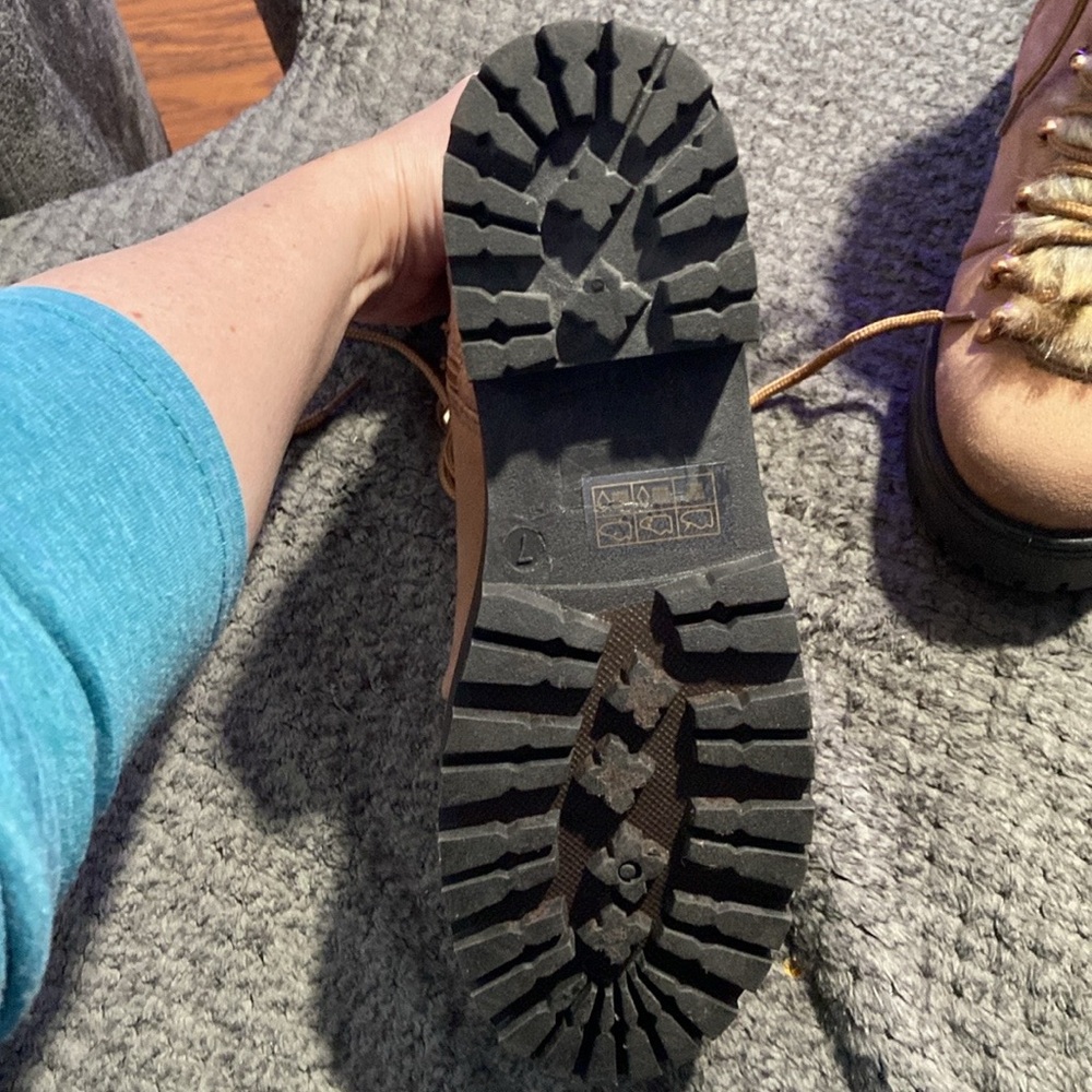 Size 7 JOURNEE COLLECTION womens lace up low heel TRAIL hiking boots - Picture 5 of 8